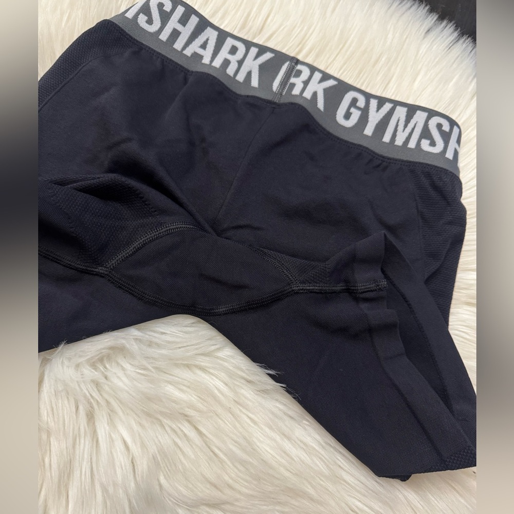 Gymshark shorts sz small good used condition worn once - Picture 7 of 7